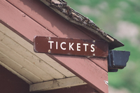 Ticket Schild Benjamin Sharpe unsplash klein